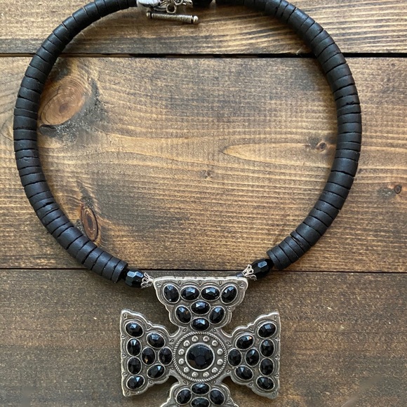 NWT! Black Beaded Cross Buckle Choker Necklace! ⭐️ - Picture 2 of 3